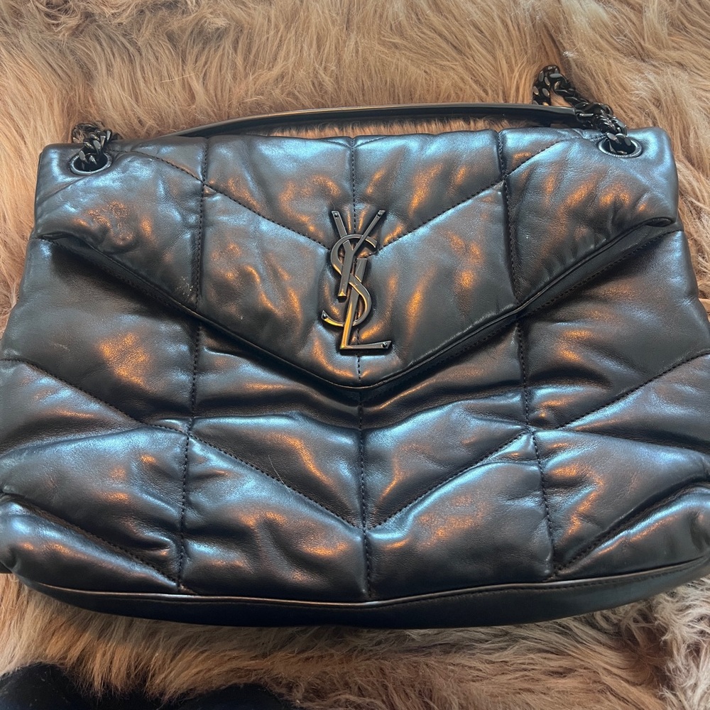SAINT LAURENT
Lambskin Quilted Monogram
Medium Loulou Puffer
Chain Satchel Black